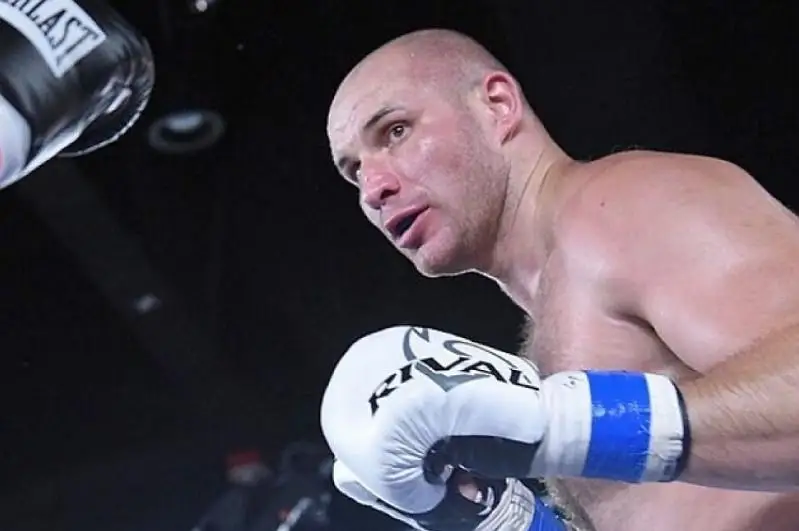 Қозоғистонлик нокаутчи британиялик машҳур промоутер билан шартнома имзолади