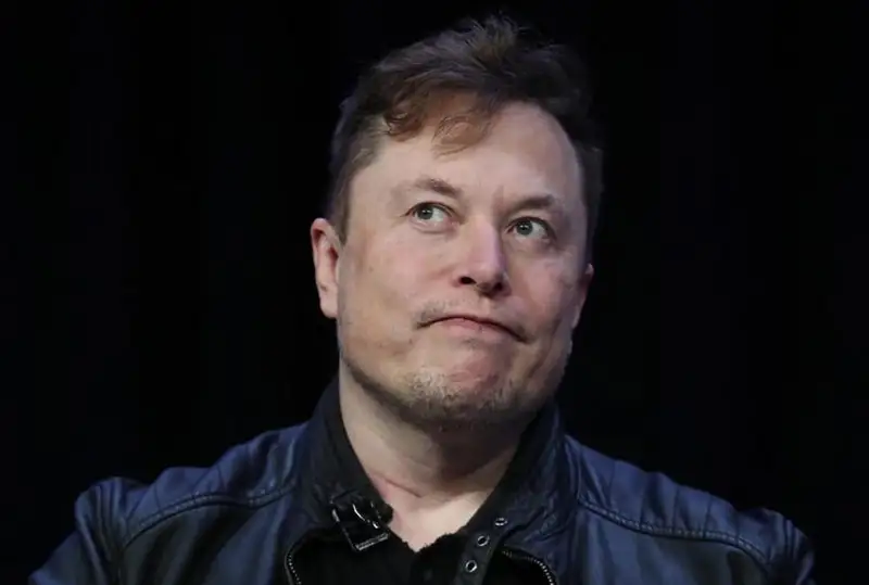 Миллиардер Илон Маскнинг бойлиги бир ҳафта ичида 15 миллиард долларга камайди