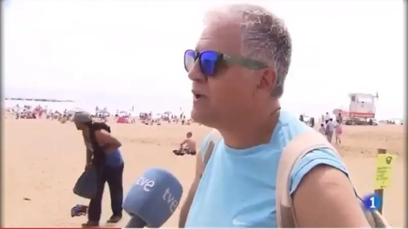 تۋريست سومكەسىنىڭ ۇرلانۋى رەپورتاج كەزىندە كامەراعا ءتۇسىپ قالدى
