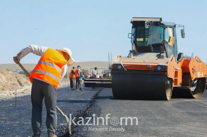 Китайская компания решит вопрос с зарплатами дорожных рабочих в Жамбылской области
