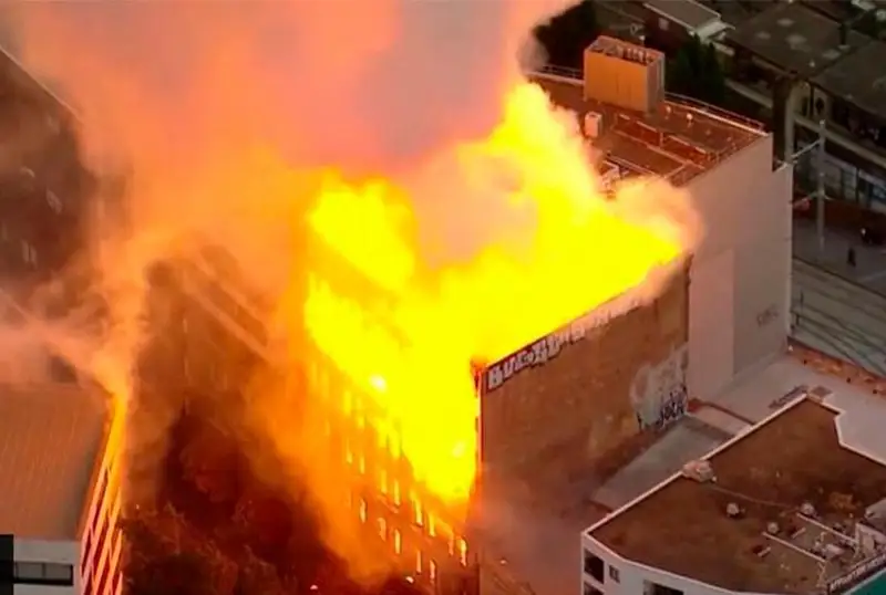 Ўсмирлар Сиднейдаги тарихий бинога ўт қўйишда гумон қилинмоқда