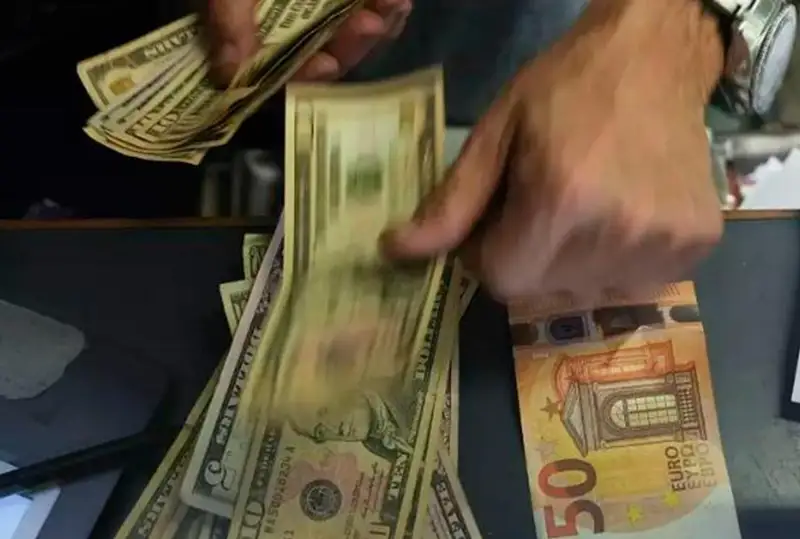 Евро долларга нисбатан 20 йилдан бери рекорд даражада арзонлашди