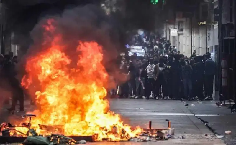 زەينەتاقى رەفورماسى: جاعداي شيەلەنىسە ءتۇستى