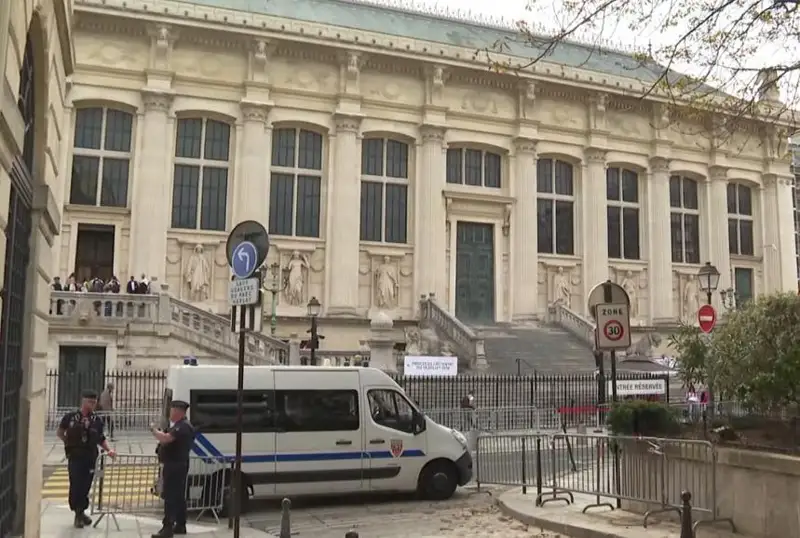 Францияда юк машинаси билан 86 кишини босиб кетган террорчилар устидан суд жараёни бошланди