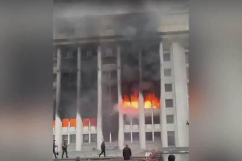 قاڭتار تراگەدياسى: الماتىدا عيماراتتاردى ورتەۋ كەزىندە تۇسىرىلگەن جاڭا ۆيدەو پايدا بولدى