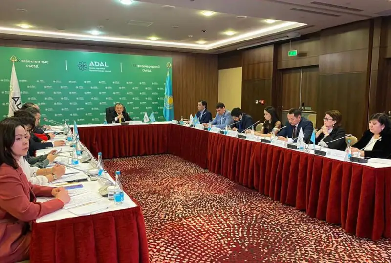 «Adal» partııasy óz qyzmetin toqtatty