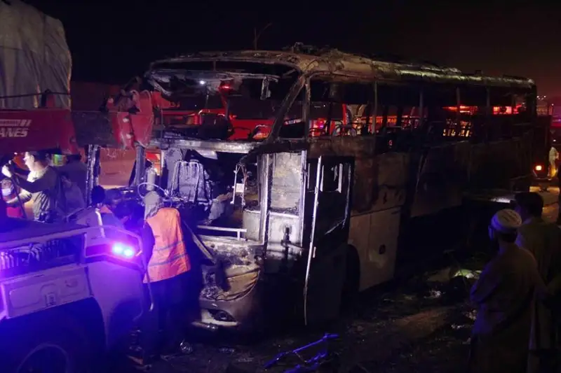 Покистонда автобус ёниб кетиши оқибатида 18 киши ҳалок бўлди