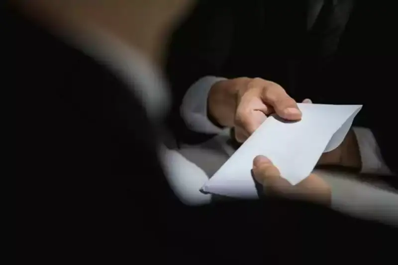 پارادان باس تارتقان الماتىلىق ەكولوگتىڭ قىزمەتى وسەتىن بولدى