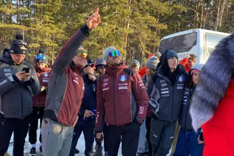 بياتلوننان الەم چەمپيوناتىنا قاتىسۋشىلار كوكشەنىڭ كورىكتى جەرلەرىن ارالادى