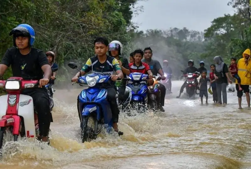 Малайзияда сув тошқинлардан 56 минг киши эвакуация қилинди