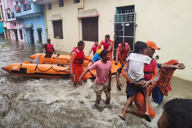 Ҳиндистон шимолида кучли ёмғирдан қурбон бўлганлар сони 52 кишига етди