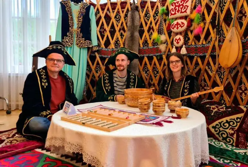 بريۋسسەل تۇرعىندارى مەن قوناقتارى قازاق مادەنيەتىمەن جاقىنىراق تانىستى - فوتو