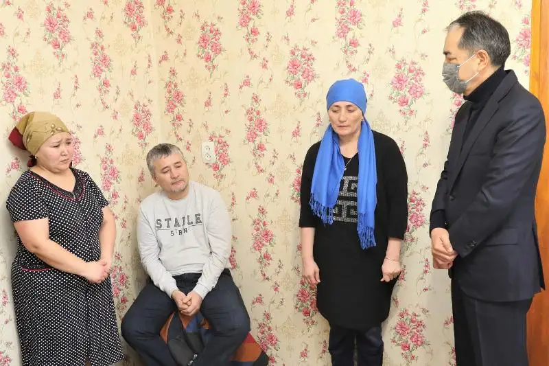 Четырехлетняя девочка погибла в ходе беспорядков - аким Алматы навестил семью