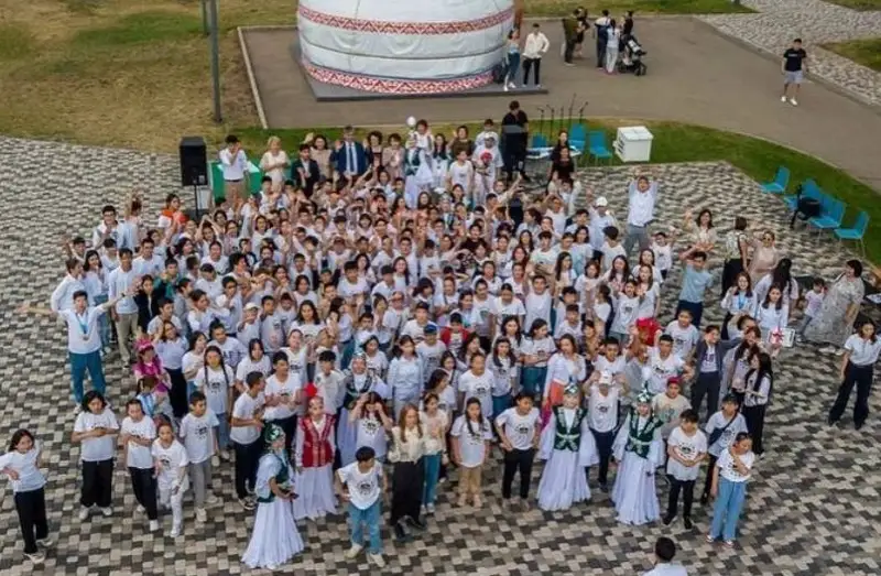 200名海外哈萨克族孩子在布拉拜度过了美好的两周假期