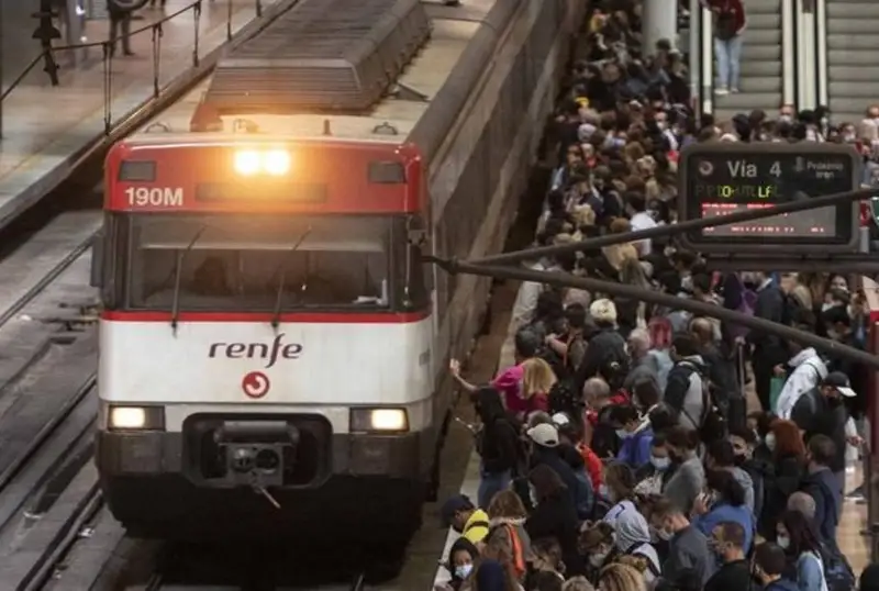 Испания расмийлари темир йўл можароси туфайли ишдан бўшатилди