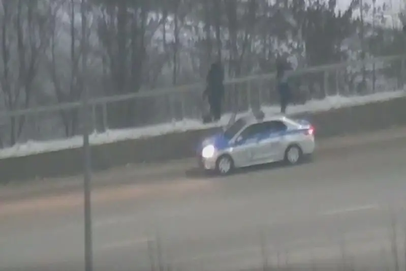 Девушка пыталась прыгнуть с моста в Нур-Султане