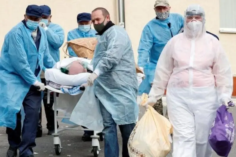 Украинада коронавируснинг учинчи тўлқини авж олмоқда: Ўлим кўрсаткичи юқори