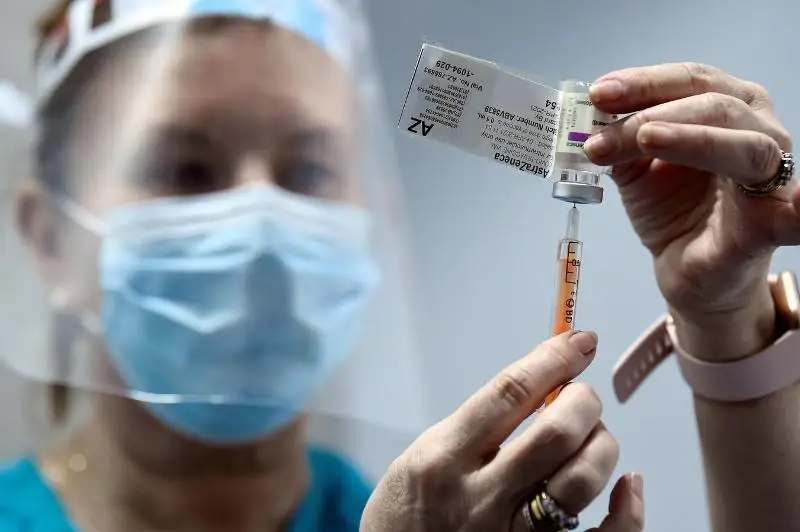 Ирландияда 12-15 ёшли болалар коронавирусга қарши  эмланади