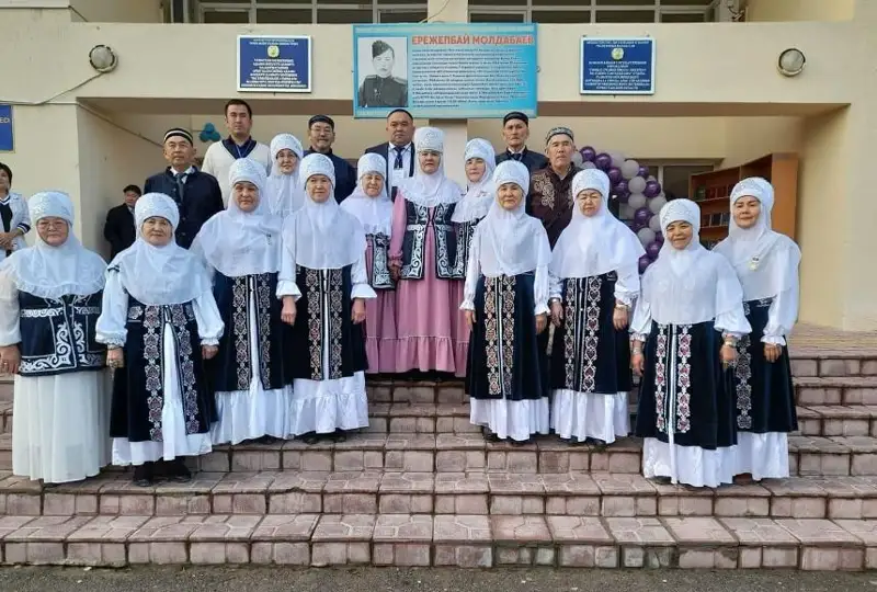 تۇركىستان وبلىسىندا سايلاۋ ۋچاسكەسىنە كيمەشەكپەن كەلگەن اجەلەر تاتتىدەن شاشۋ شاشتى