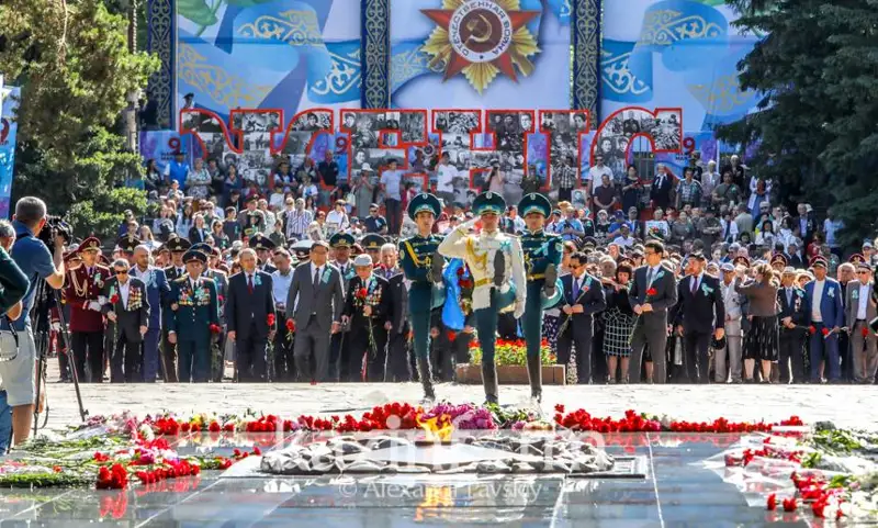 الماتىلىقتار جەڭىس كۇنىن ءسان-سالتاناتىمەن تويلاپ جاتىر