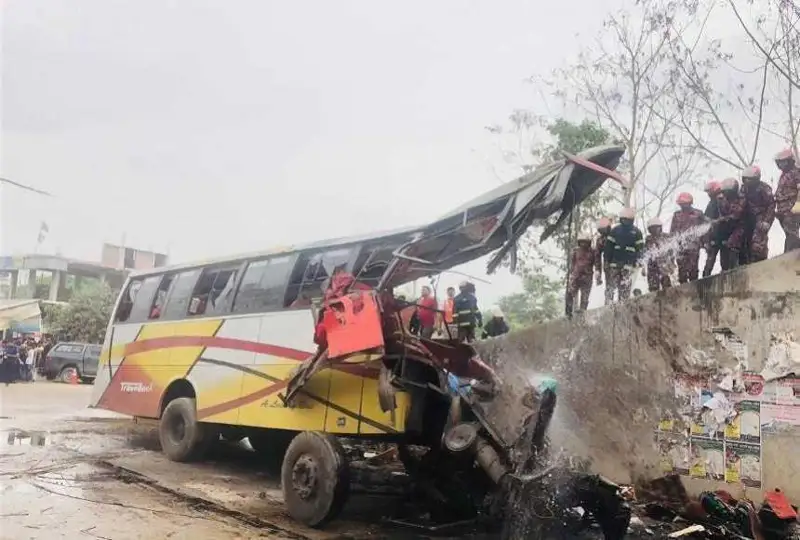 بانگلادەشتە اۆتوبۋس اپاتقا ۇشىراپ، 19 ادام قازا تاپتى