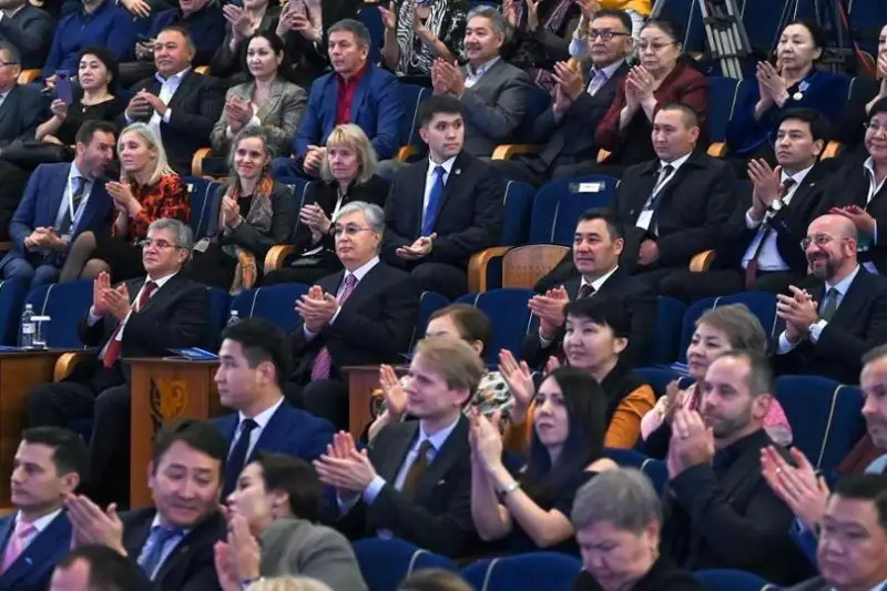 قاسىم-جومارت توقايەۆ قىرعىزستاننىڭ قازاقستانداعى مادەنيەت كۇندەرىنىڭ اشىلۋ شاراسىنا قاتىستى