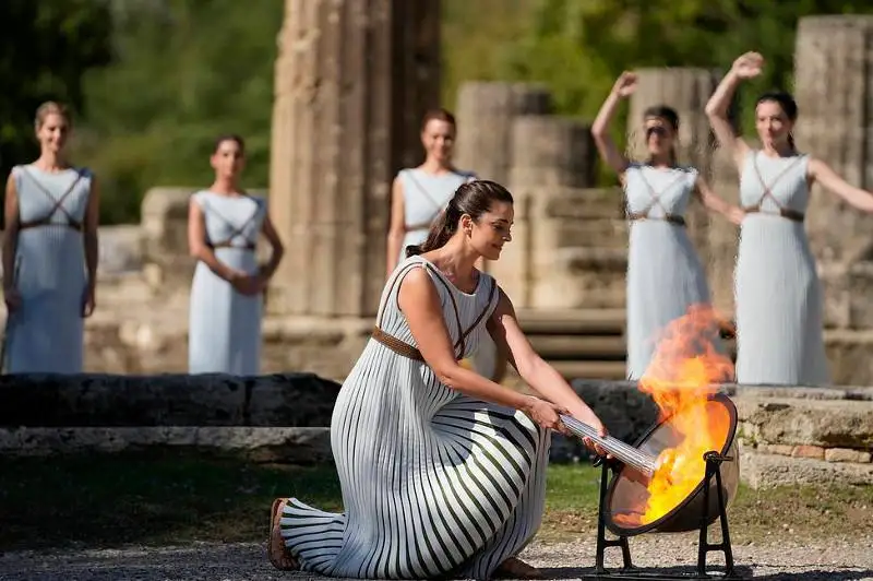 Грецияда Олимпия машъаласи ёқилди