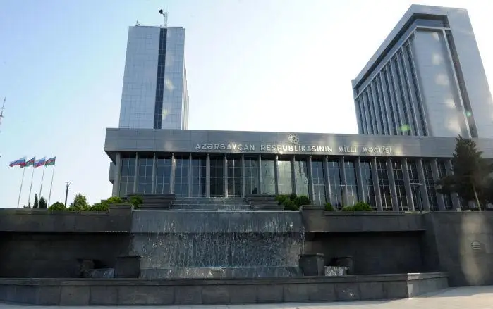 阿塞拜疆执政党提议解散议会