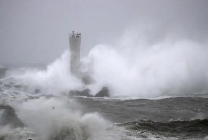 Хитой «Муифа» тўфони сабабли фавқулодда ҳолат эълон қилди