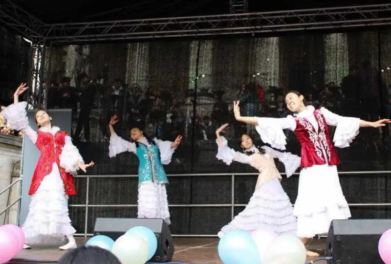 英国哈萨克斯坦留学生组织纳乌鲁兹节庆祝活动