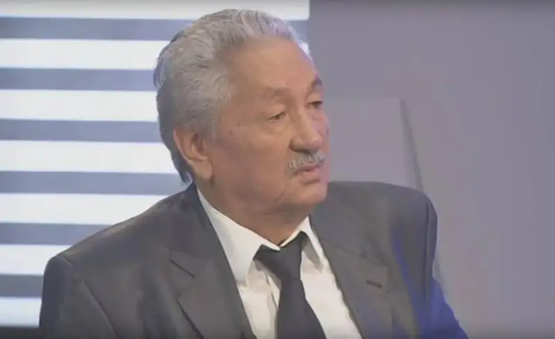 قاجىعالي مۇحانبەتقالي ۇلى. جالعىز جيەن - اڭگىمە