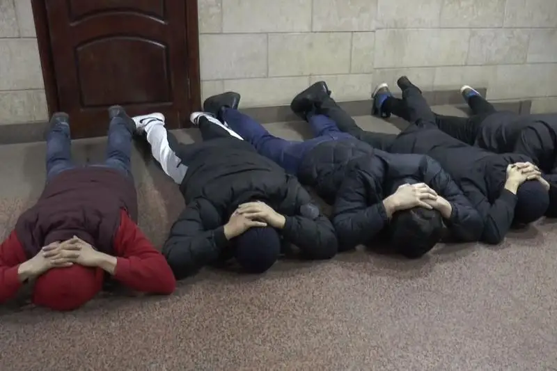 Группа мародеров задержана при попытке бегства из Алматы