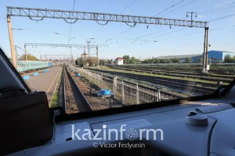 Электрички из Алматы до города Конаев приостановили из-за низкого спроса