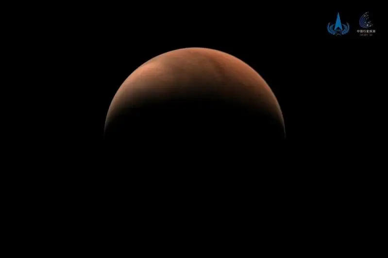 中国国家航天局发布“天问一号”拍摄火星侧身影像