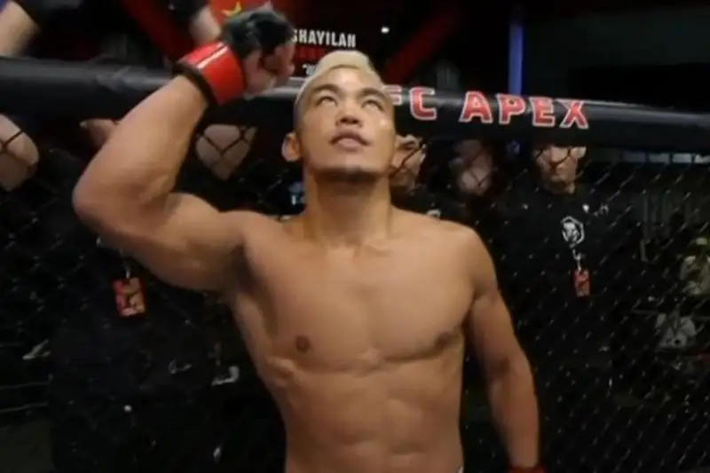 Қозоғистонлик жангчи UFC билан шартнома имзолади