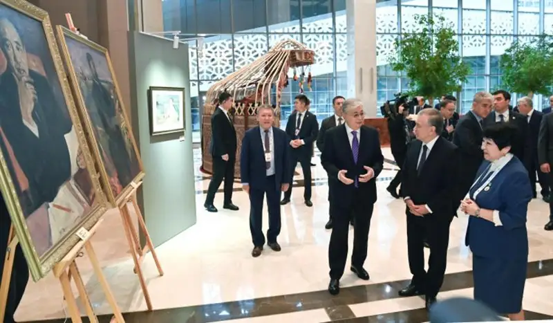 Memleket basshysy Tashkentte ótip jatqan Abaıǵa arnalǵan kórmeni aralady