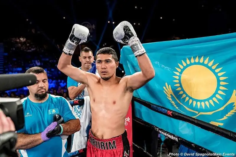Непобежденный казахстанский боксер проведет бой за титул WBO