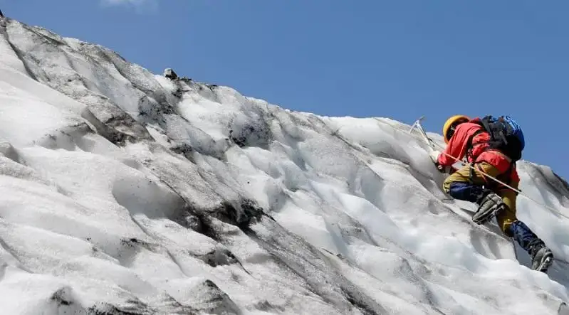 Камчаткадаги вулқонга чиқмоқчи бўлган олти киши ҳалок бўлди