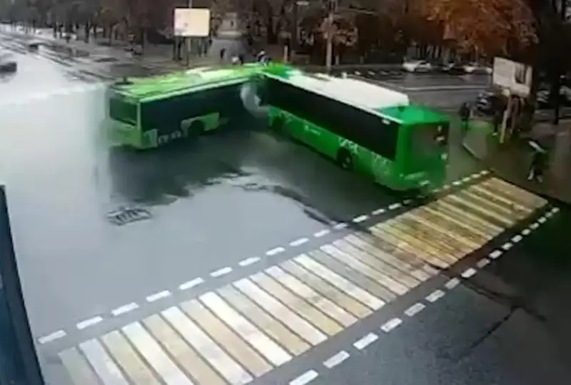 Увеличилось число пострадавших в ДТП с автобусами в Алматы