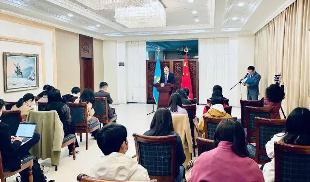 哈驻华使馆召开新闻发布会 介绍哈国改革举措