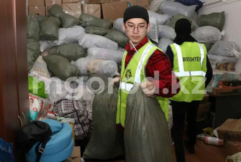 Қозоғистонлик кўнгиллилар Сурияга гуманитар ёрдам жўнатган