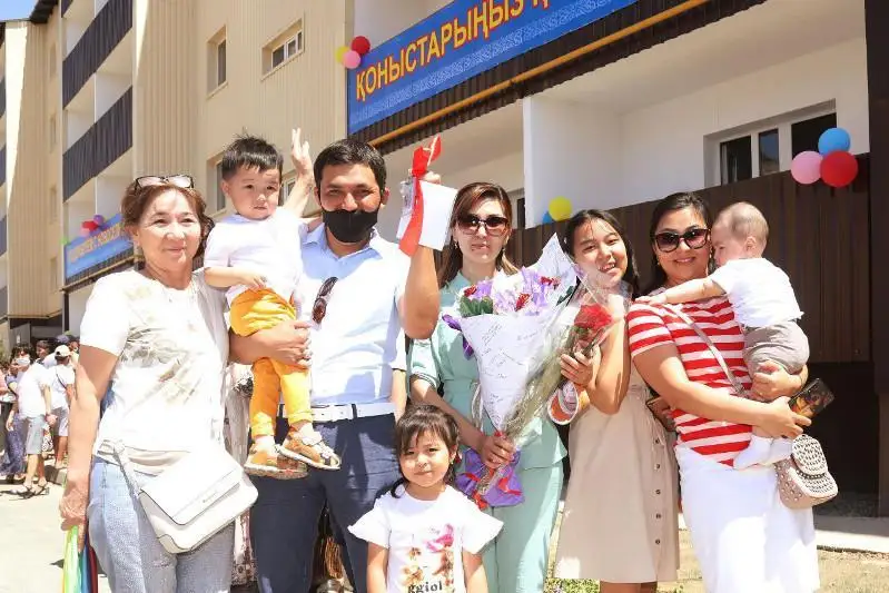 Таразда навбатда турган 90 оилага уй берилди