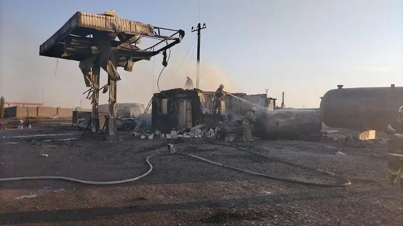 اقتوبەدە گاز قۇيۋ بەكەتىندە سيستەرنا جارىلدى - فوتو