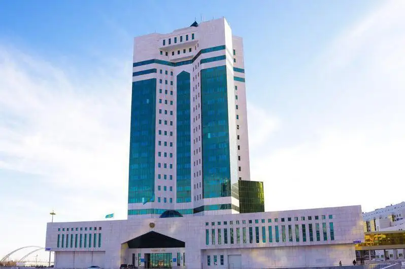 政府将采取一系列措施 以稳步降低各地区感染率