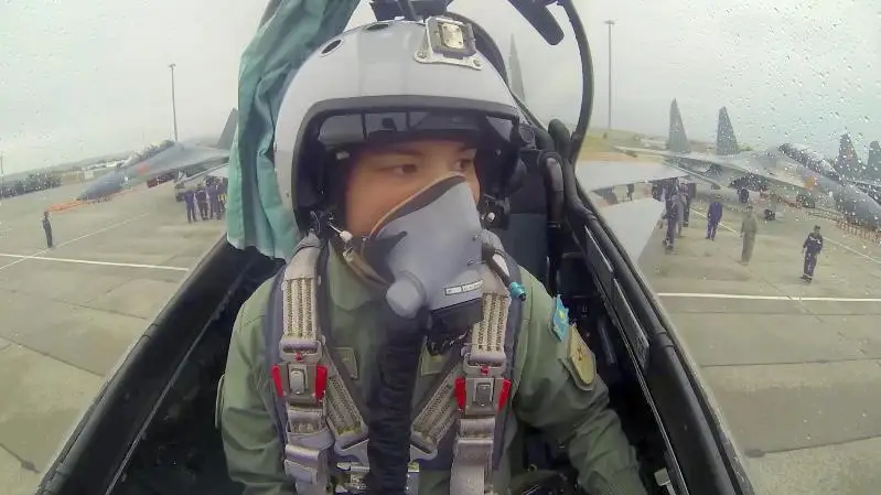 阿尔达娜·博泰中尉成为哈萨克斯坦空军首位苏30SM战机女性飞官