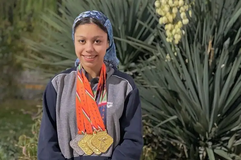 Эронда 3 та олтин медални қўлга киритган 12 ёшли қиз мамлакатнинг энг яхши сузувчиси бўлди