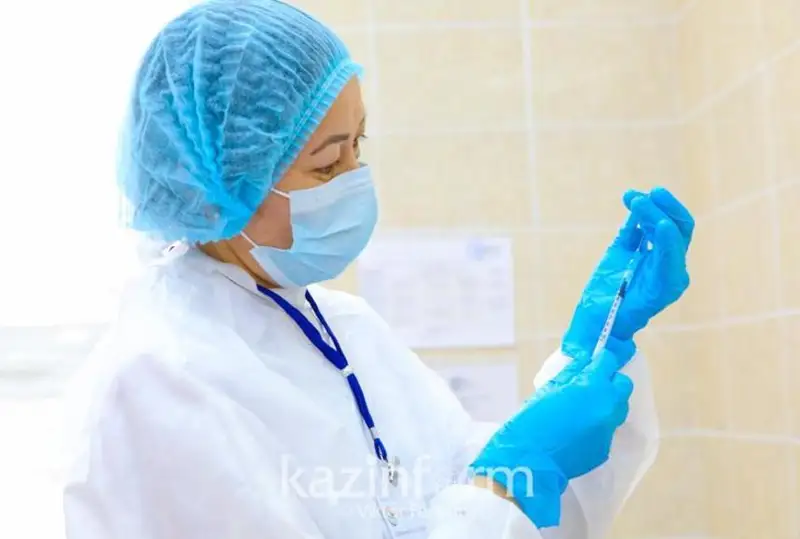 КВИ: Қозоғистонда 868,5 минг ўсмир коронавирусга қарши эмланди