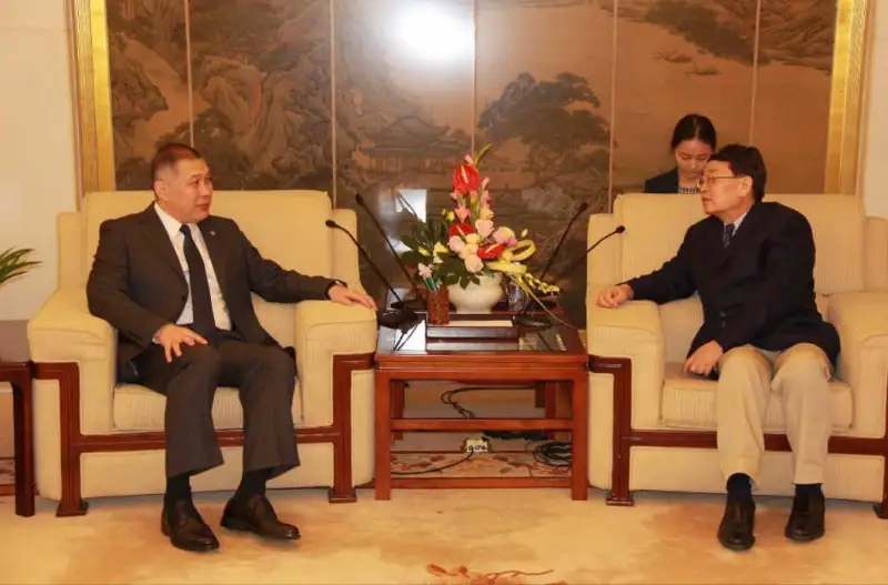 哈萨克斯坦驻华大使会见中国外交部涉外安全事务专员