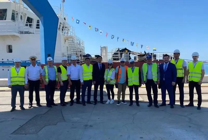 Қозоғистон Ақтау денгиз портидан яна бир савдо юк кемасини ишга туширди