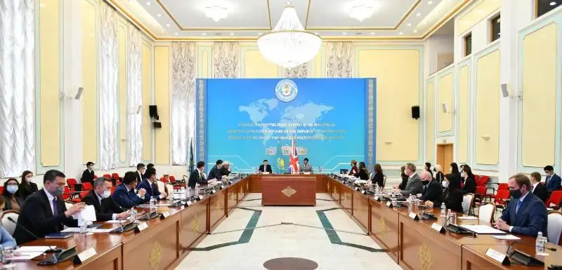 哈萨克斯坦-英国政府间委员会会议日前召开